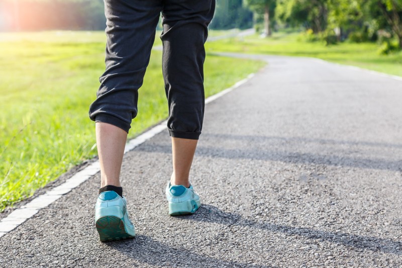 Beneficios para la salud de caminar después de las comidas