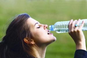Beneficios para la salud de caminar después de las comidas